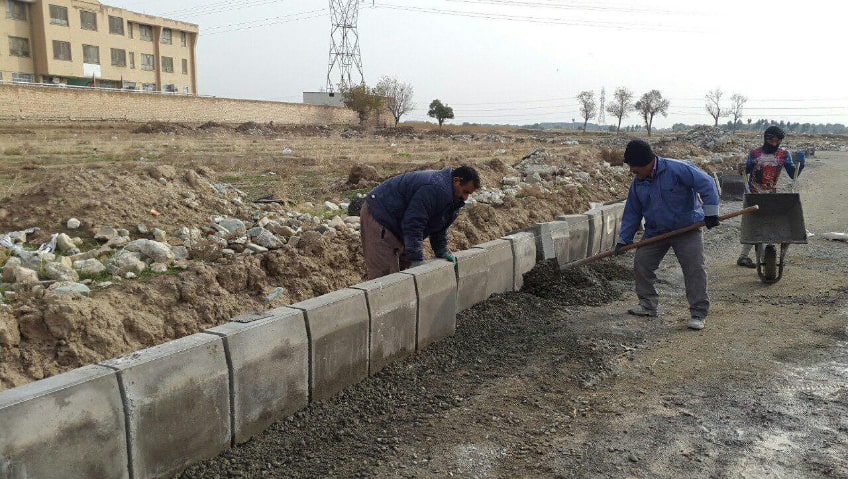 پیشرفت عملیات آماده سازی زمین های موسوم به سپاه ( توسط موقوفه مدرسه عالی شهید مطهری )